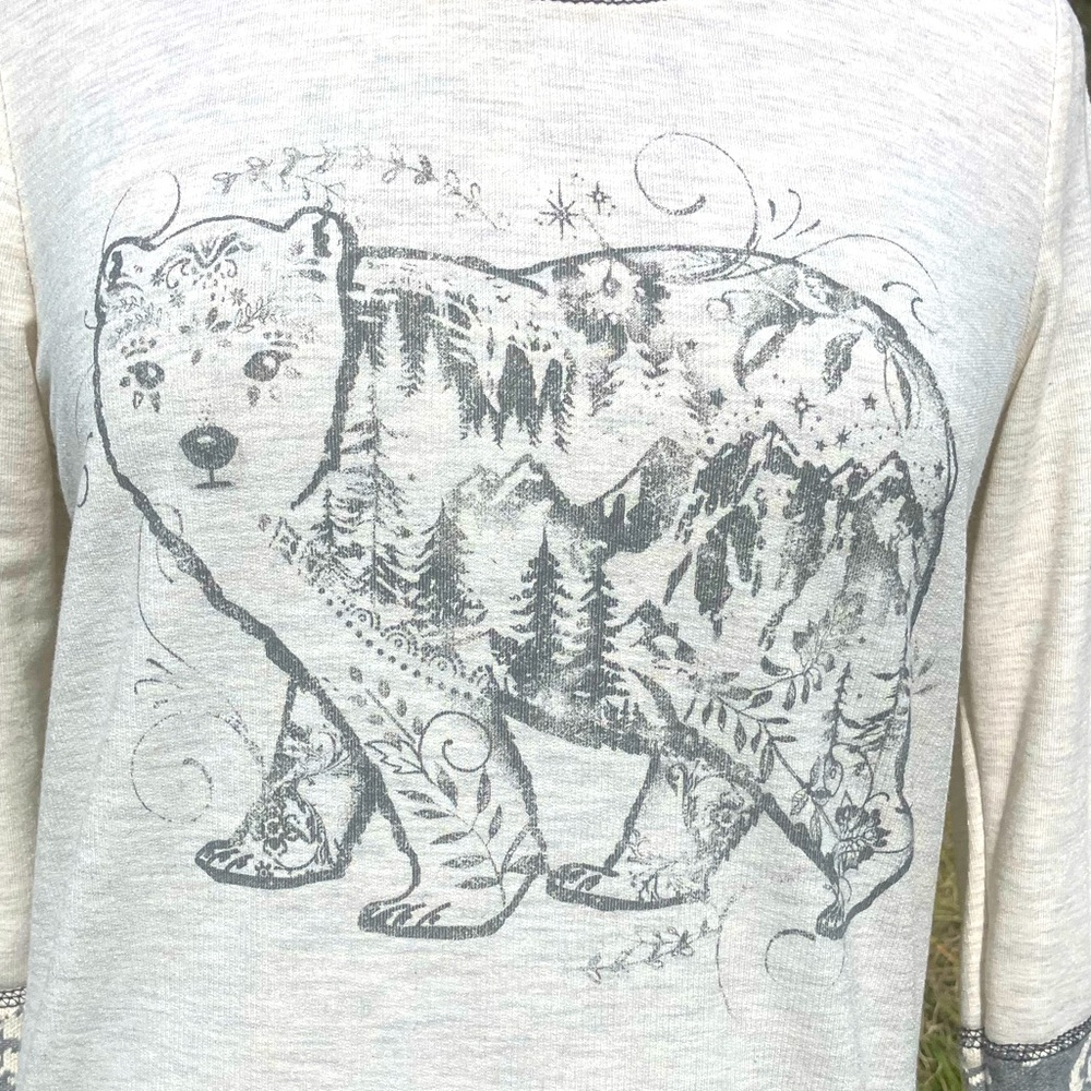 Beautiful Winter Bear Long Sleeve Top by Maurice’s. Size S